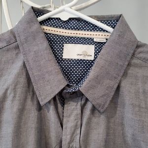 Short sleeve buttondown shirt